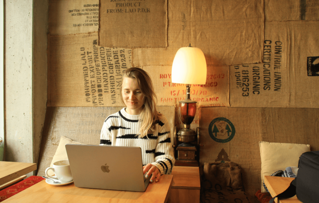 software engineer working at coffeeshop