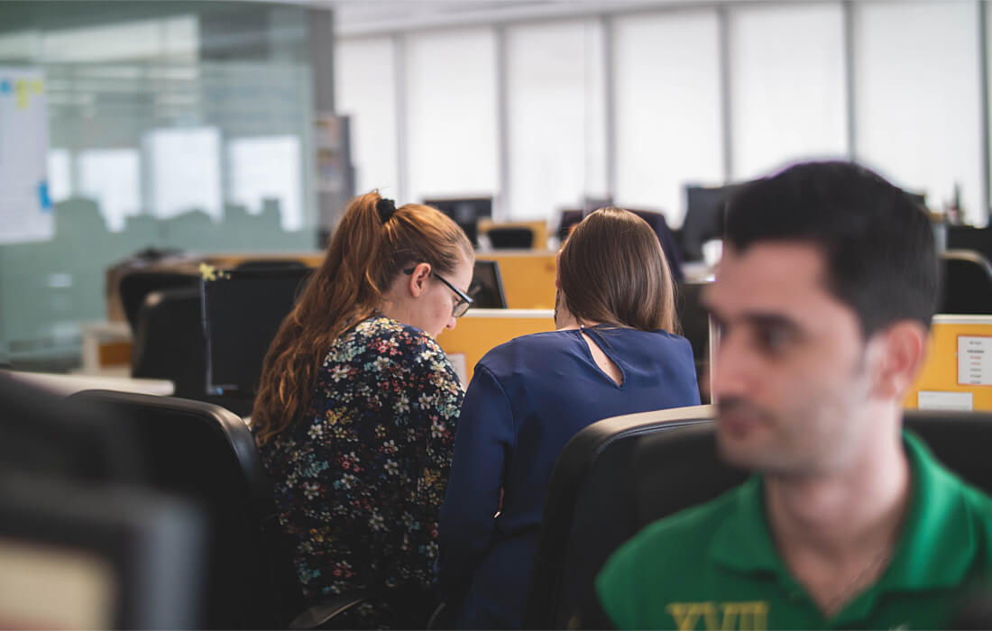 Co to jest pair programming, jak przygotować miejsce pracy i programować w parach efektywnie.